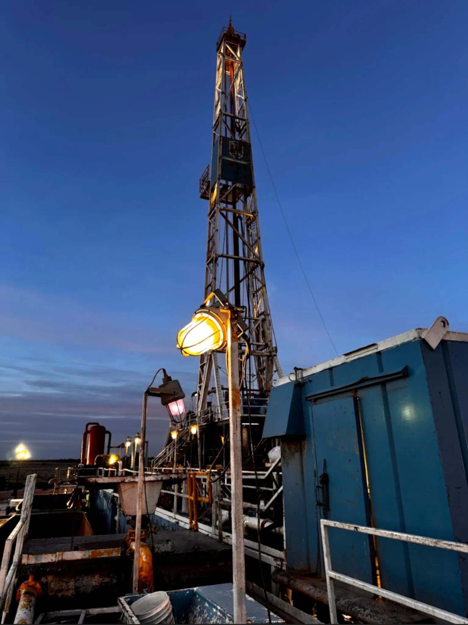 Drilling site closeup in the Oswego formation